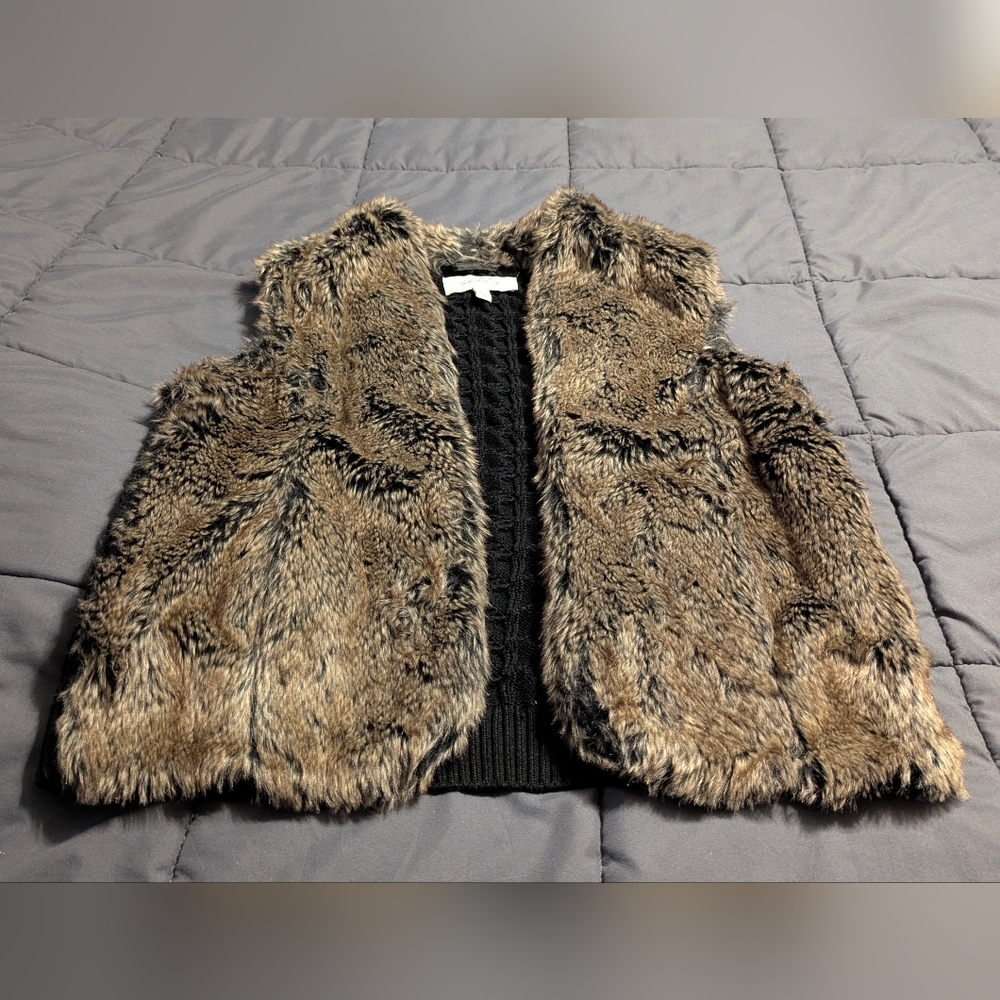 SEBBY Brown and Black Faux Fur Front And Black Sweater Back Vest Women's Large